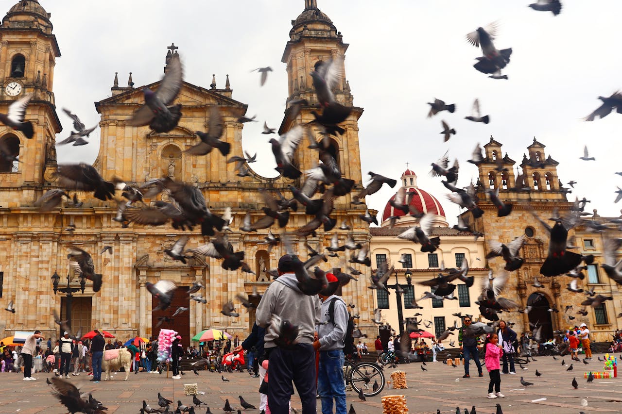 City Tour Bogotá: Más Allá de lo Convencional por Colombiajero